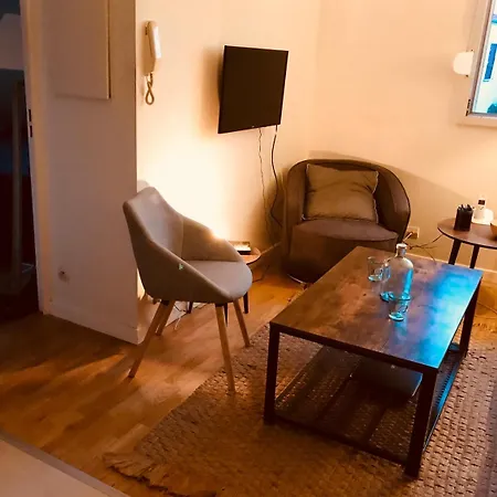 Petit F2 Douillet A 5 Mn Paris
